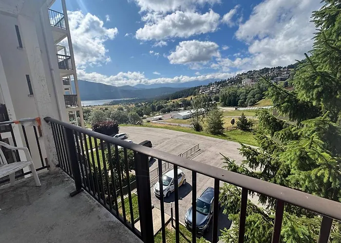 T4 Au Centre Avec Balcon Et 3 - Fr-1-593-21